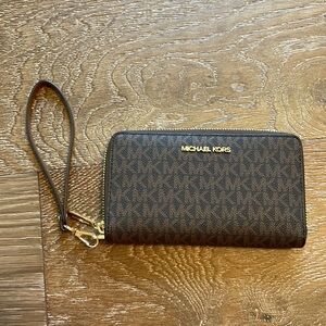 Michael Kors wristlet